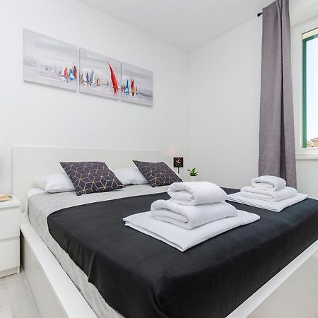 Apartments And Rooms Adriatic Suites Šibenik Kültér fotó