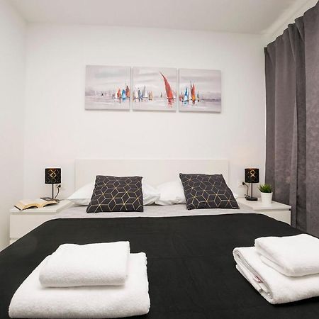 Apartments And Rooms Adriatic Suites Šibenik Kültér fotó