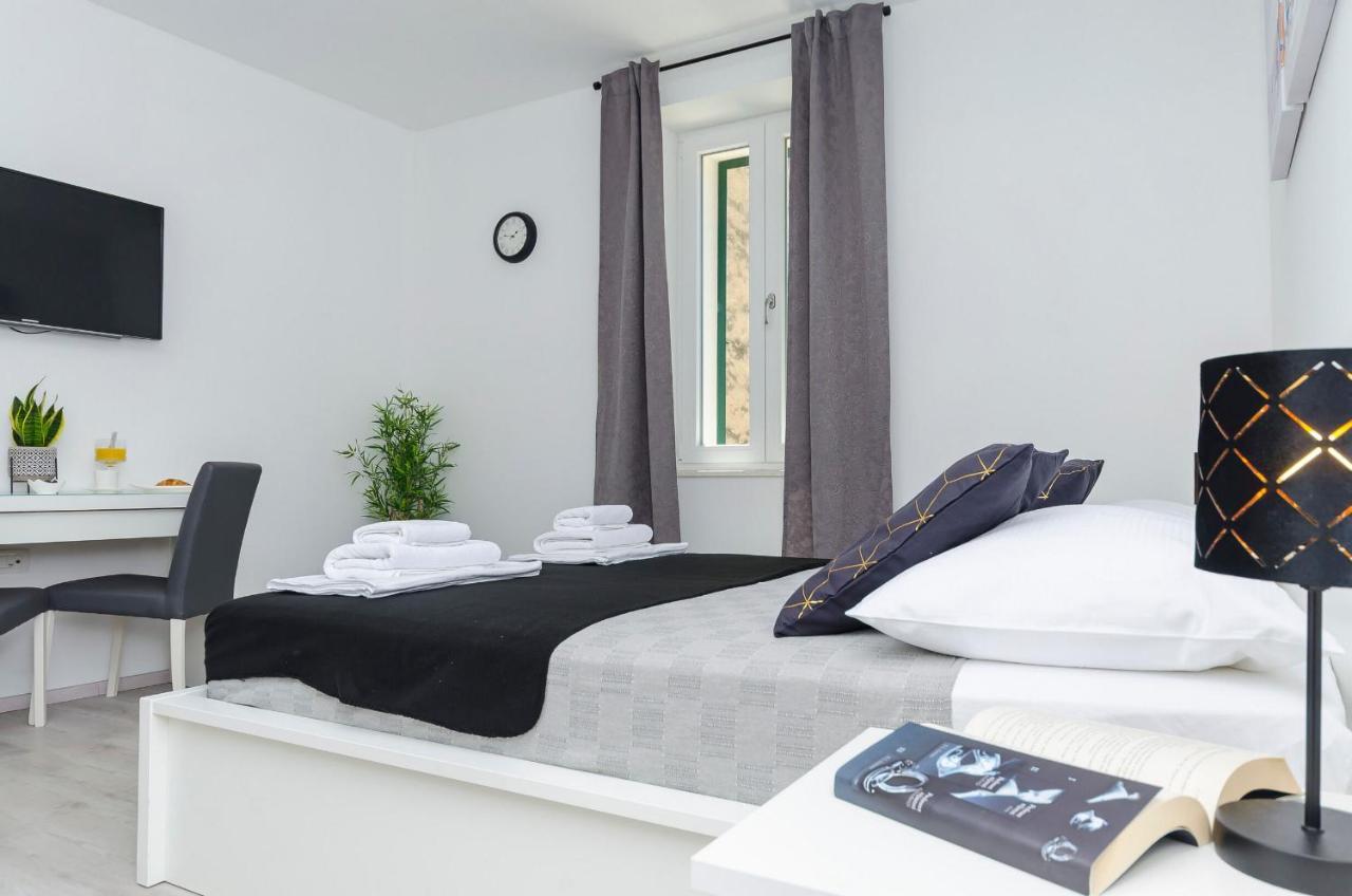 Apartments And Rooms Adriatic Suites Šibenik Kültér fotó