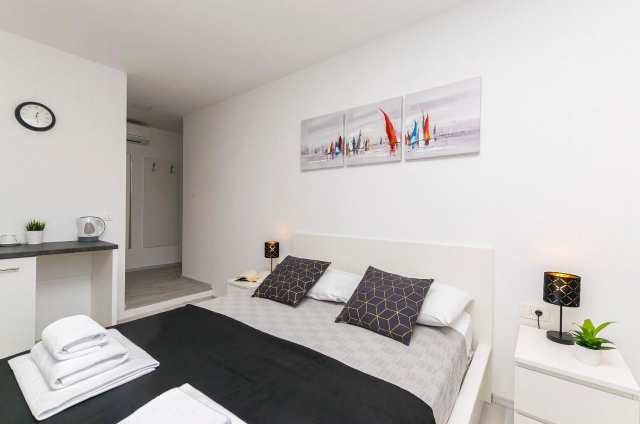 Apartments And Rooms Adriatic Suites Šibenik Kültér fotó