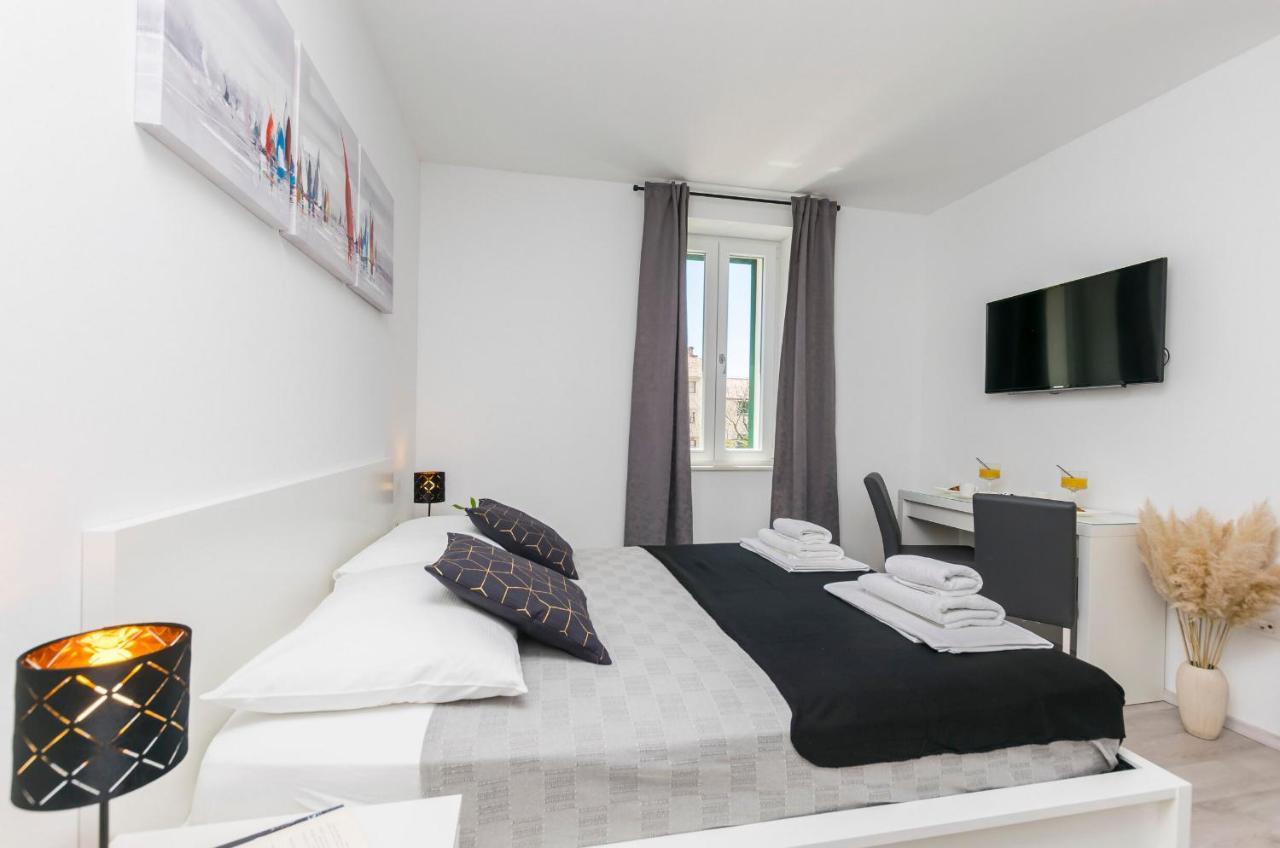 Apartments And Rooms Adriatic Suites Šibenik Kültér fotó