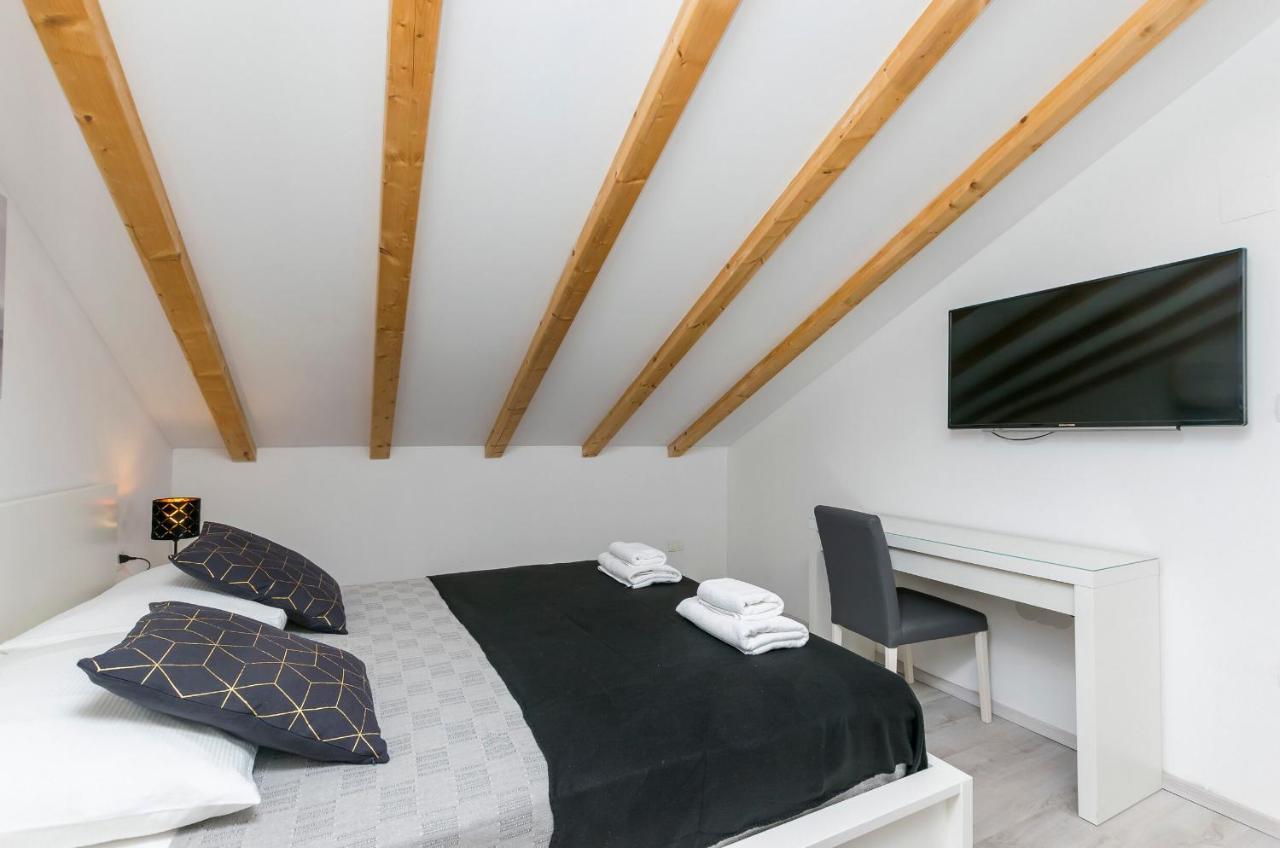 Apartments And Rooms Adriatic Suites Šibenik Kültér fotó