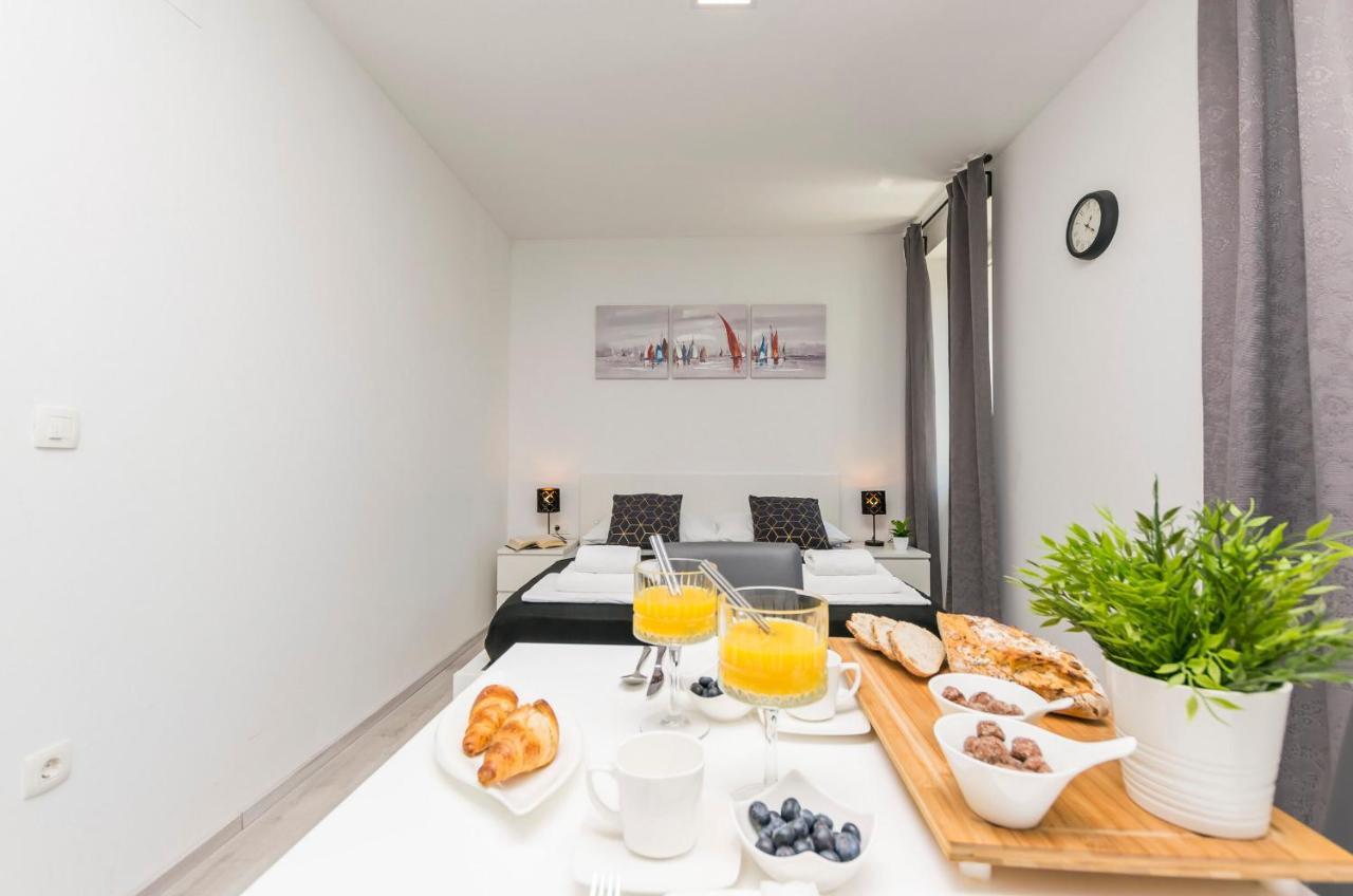 Apartments And Rooms Adriatic Suites Šibenik Kültér fotó