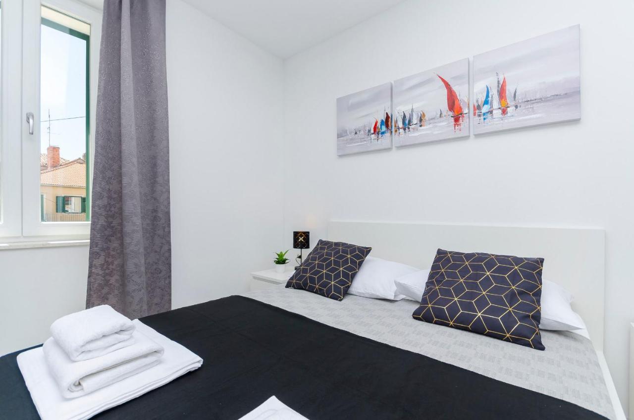 Apartments And Rooms Adriatic Suites Šibenik Kültér fotó