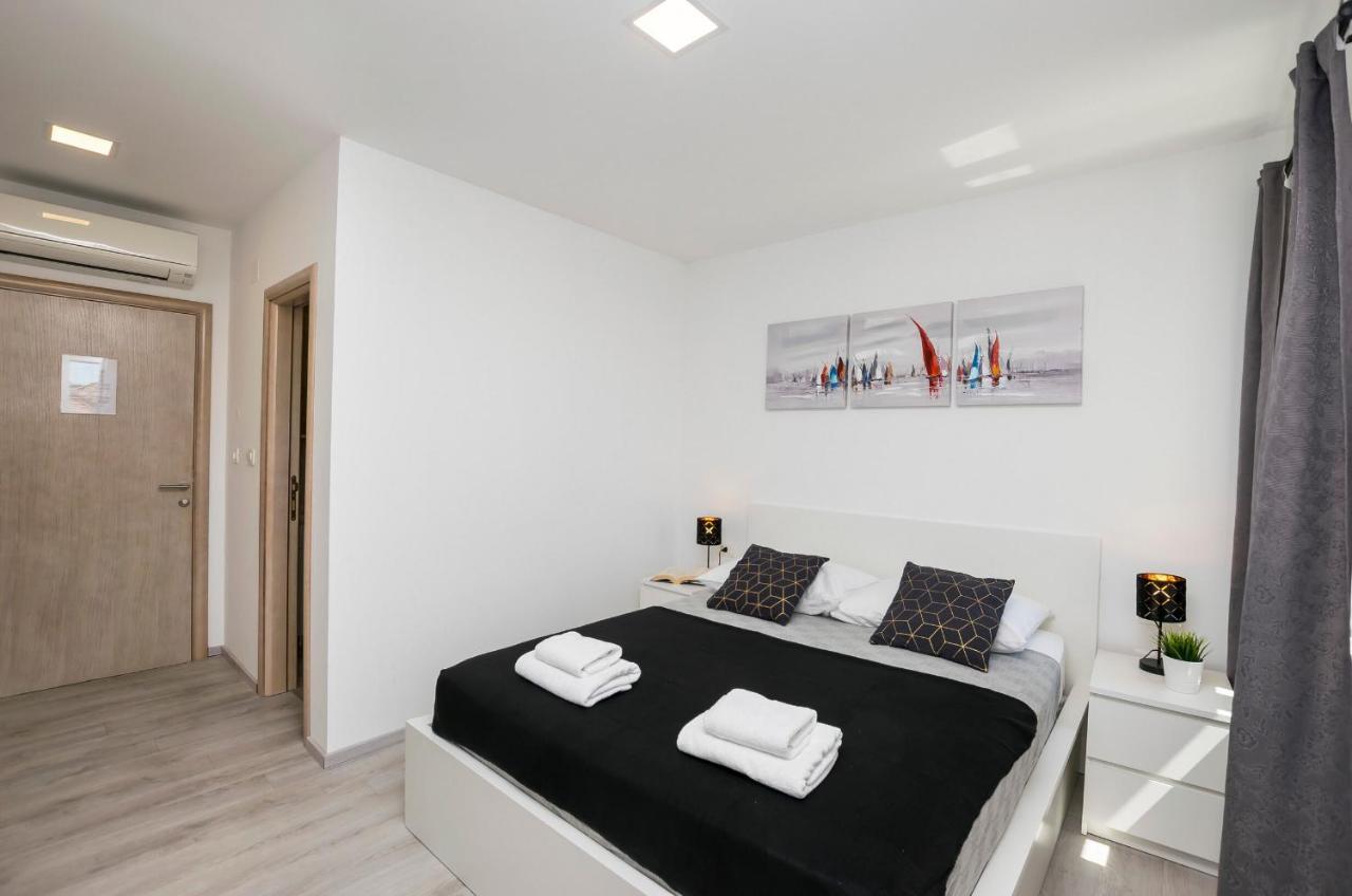 Apartments And Rooms Adriatic Suites Šibenik Kültér fotó