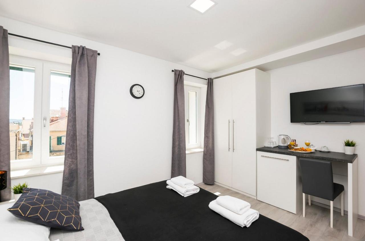 Apartments And Rooms Adriatic Suites Šibenik Kültér fotó