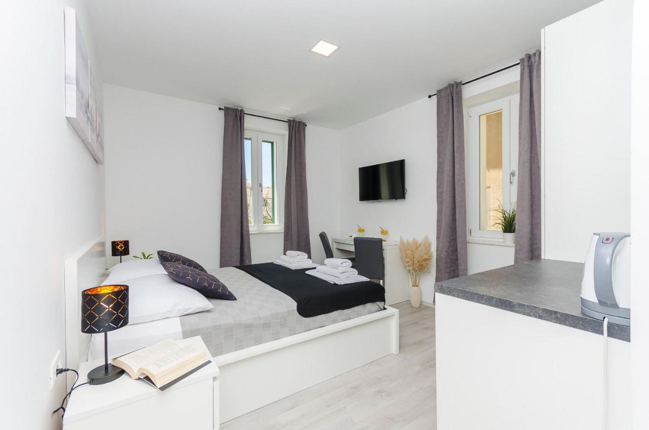 Apartments And Rooms Adriatic Suites Šibenik Kültér fotó